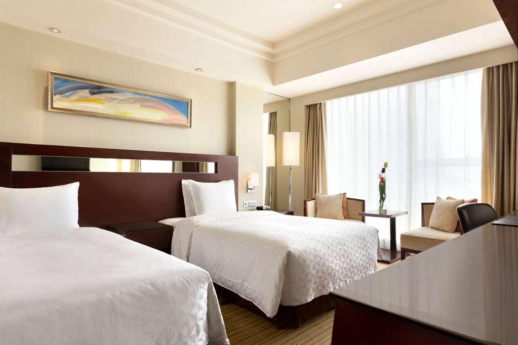 Ramada Plaza Lianyungang Otel Oda fotoğraf